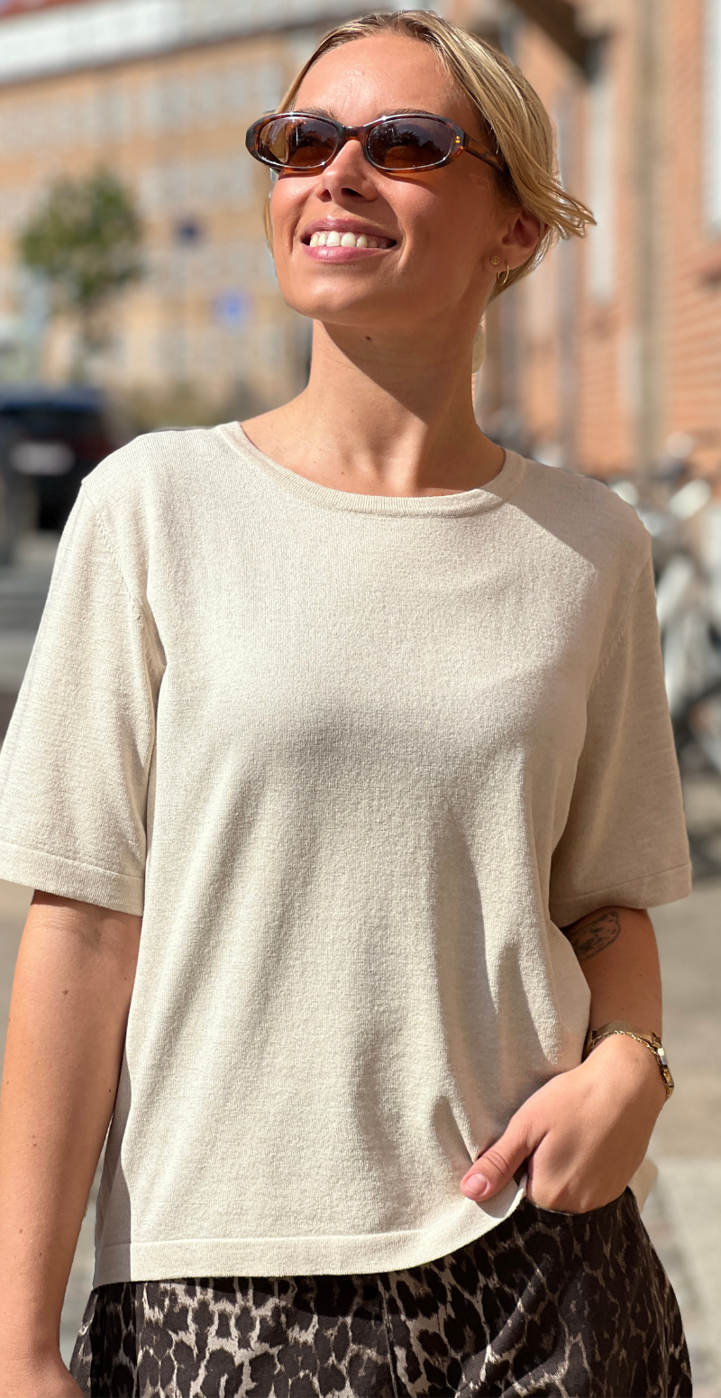 Rose pullover med korte ærmer og stræk moonbeam Freequent