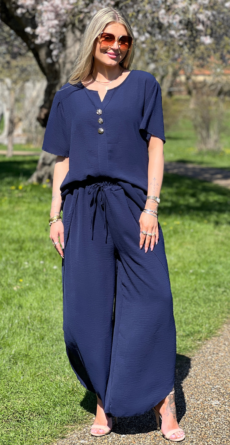Beate kortærmet bluse med guldknapper navy LikeLondon