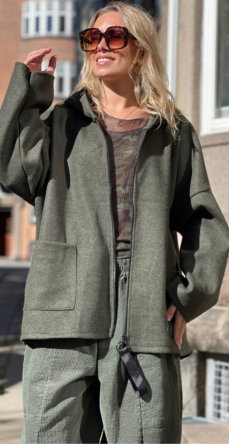 Alice fleece jakke med hætte khaki LikeLondon