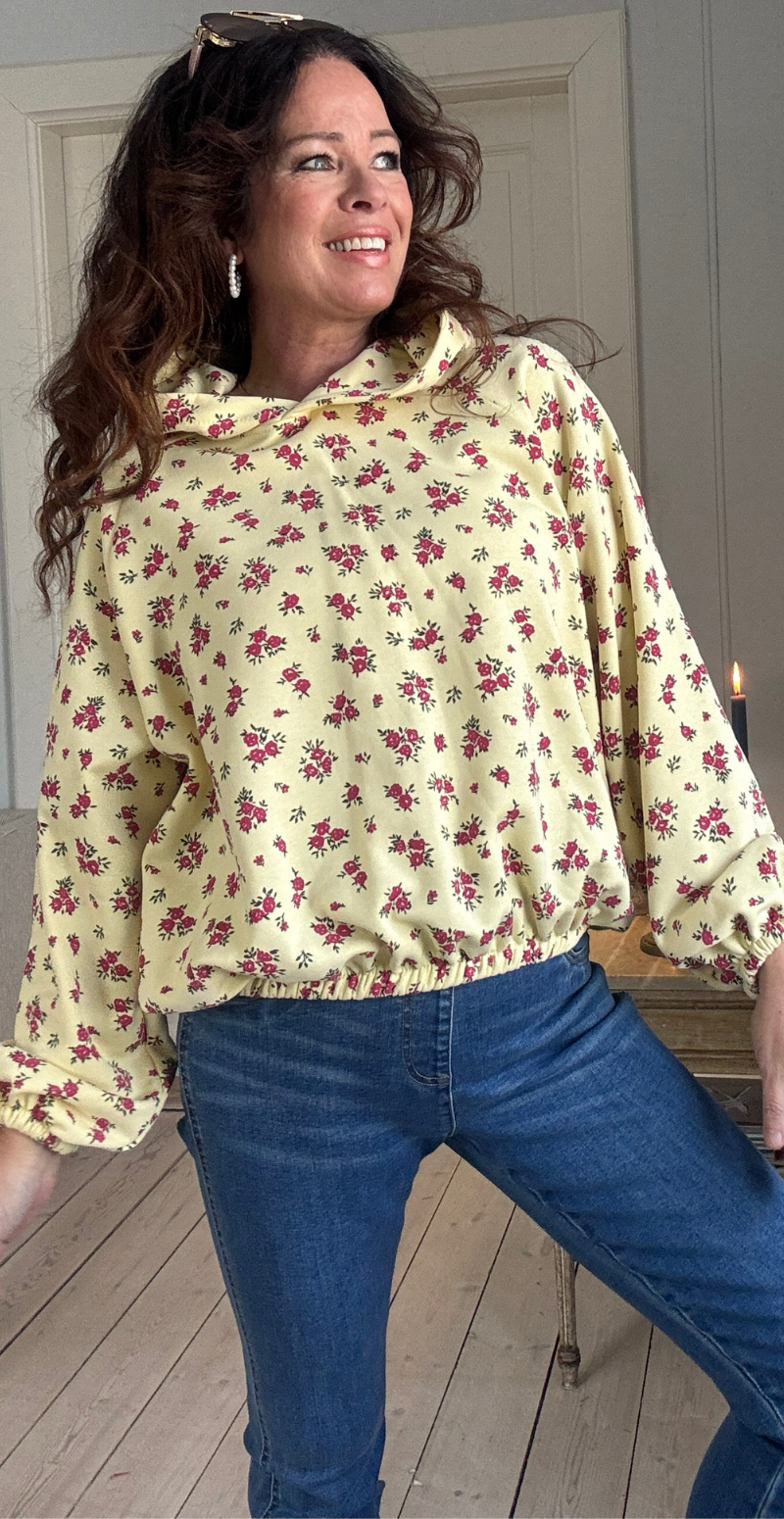 Severine bluse med hætte og blomsterprint lemon LikeLondon