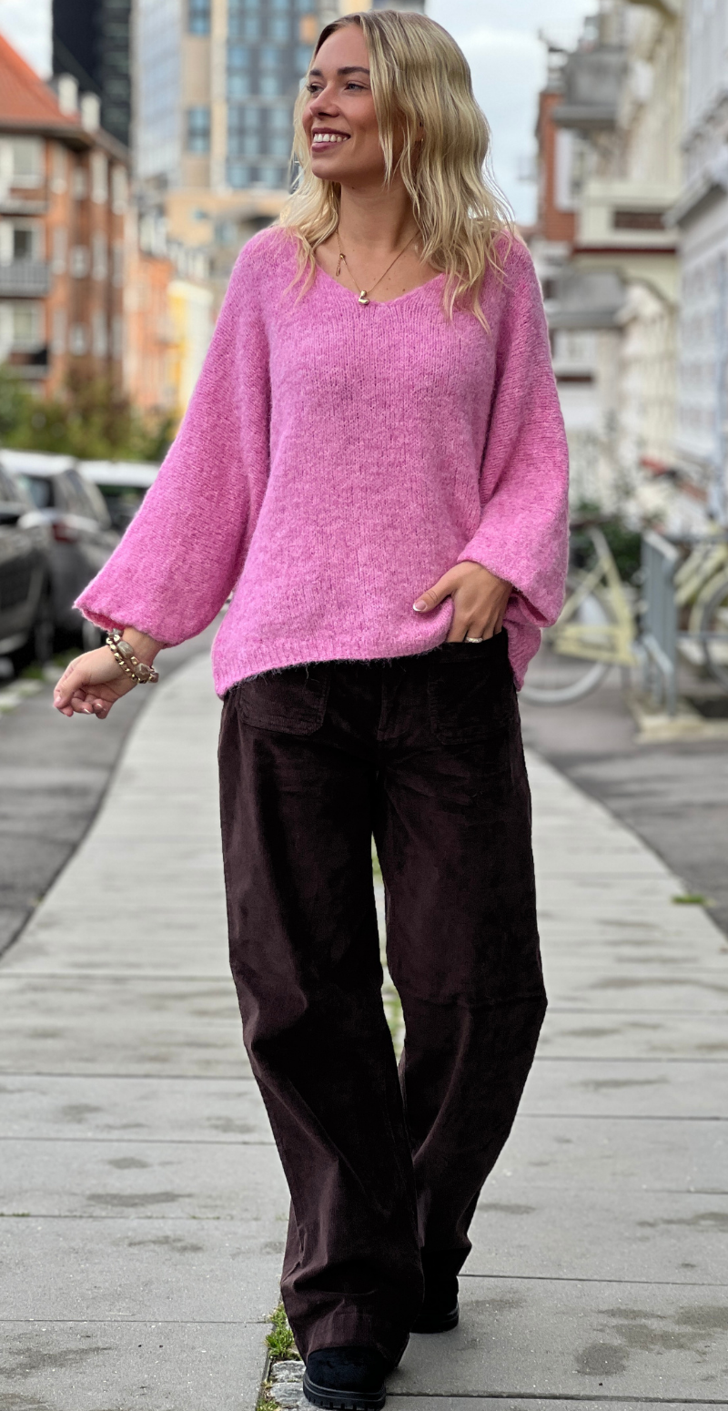 Bodil strikbluse i uld med v-hals og 3/4 ærmer baby pink LikeLondon