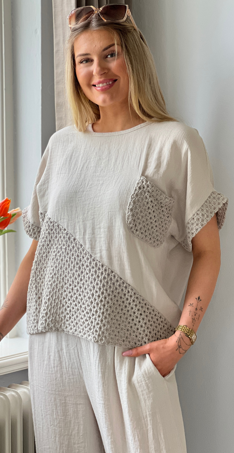 Gladys bluse med kort ærme og hæklede detaljer beige LikeLondon