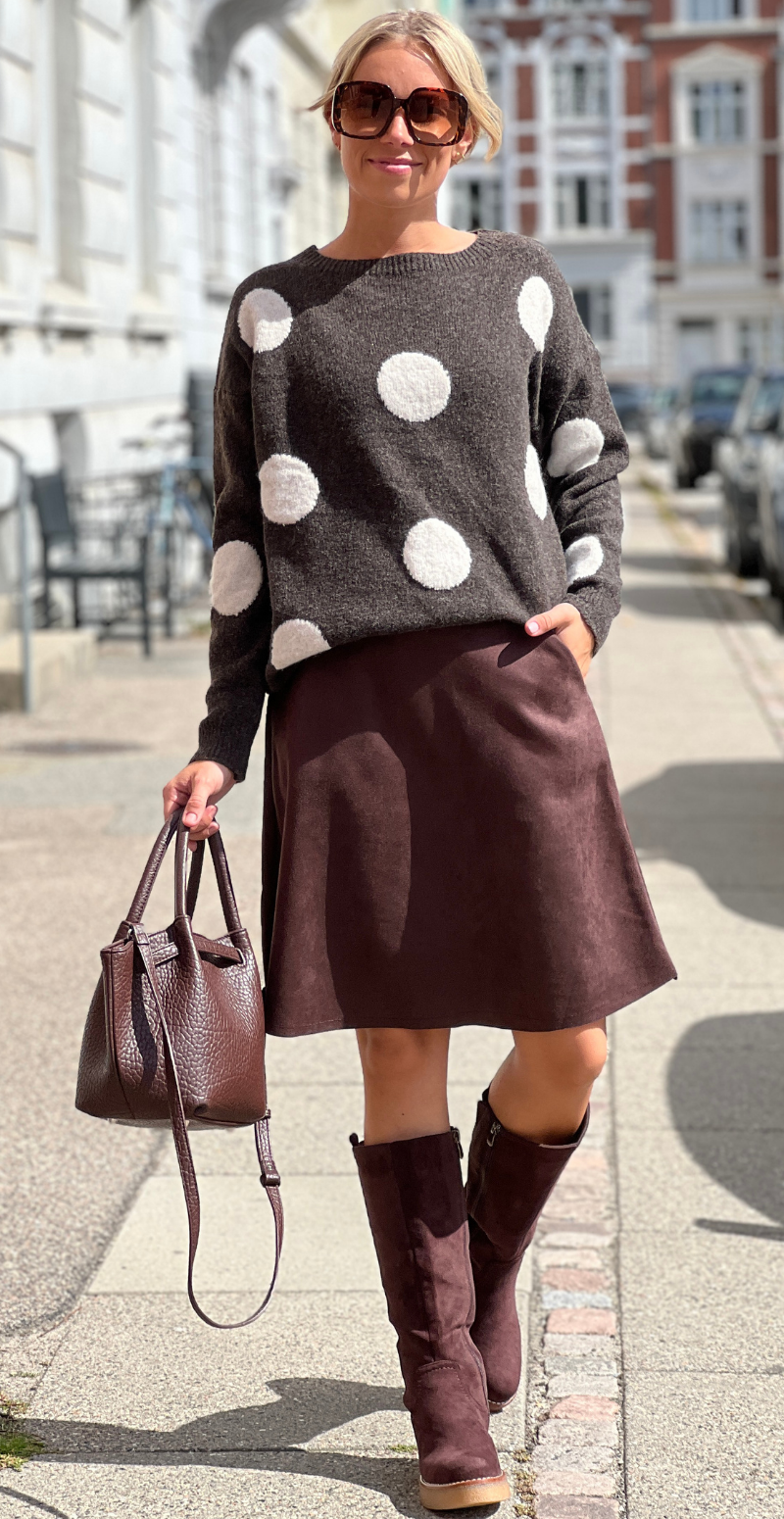 Ronja kort nederdel i ruskind med skrålommer dark brown LikeLondon