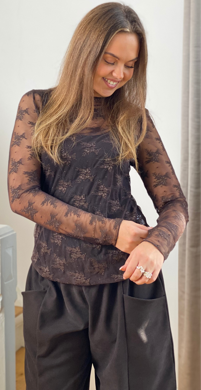 Thea langærmet blondebluse med broderi brun LikeLondon