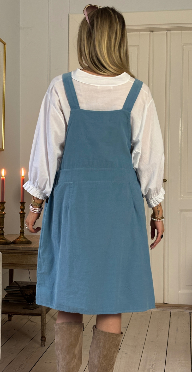 Nynne kort spencer i fløjl med lomme foran light jeans LikeLondon