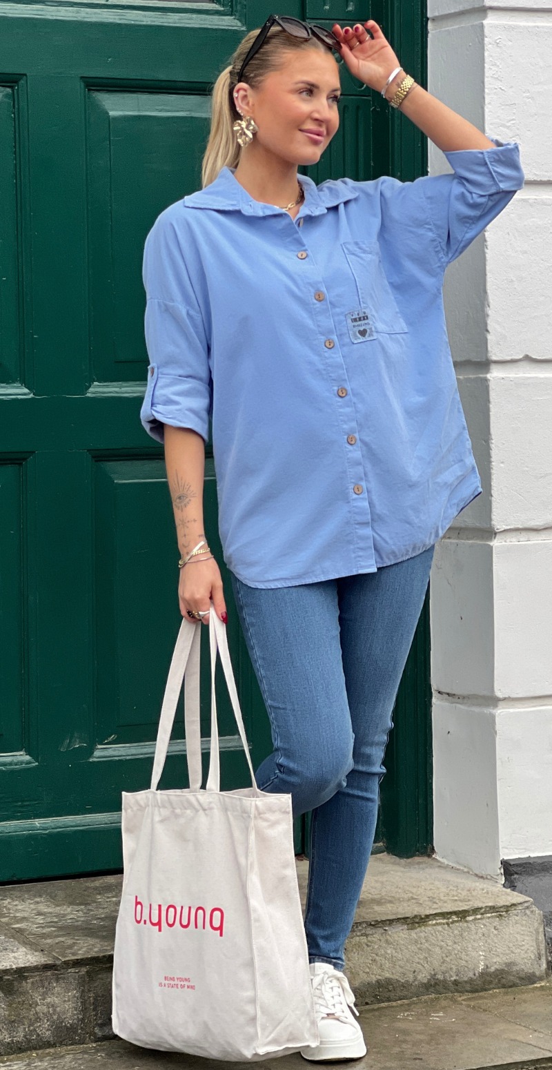 Forudbestil uge 7 Venia fløjlsskjorte med lomme sky LikeLondon