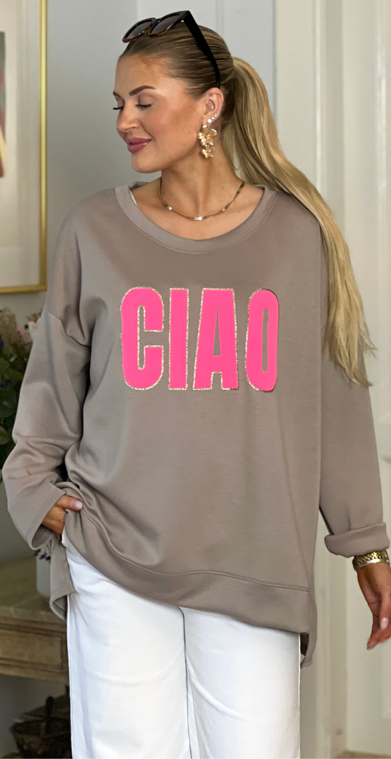 Forudbestil uge 9 Wanda sweatshirt med rund hals og "ciao" fango LikeLondon