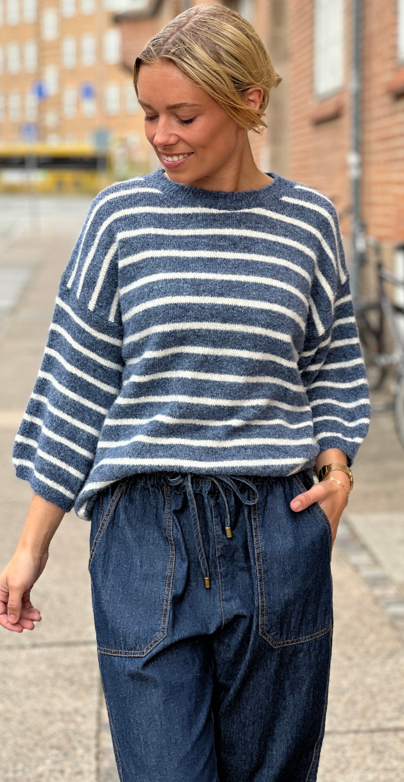Elina uldstrik med striber og korte ærmer jeans LikeLondon
