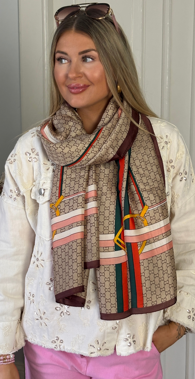 Silketørklæde med cc print og spænder sand LikeLondon