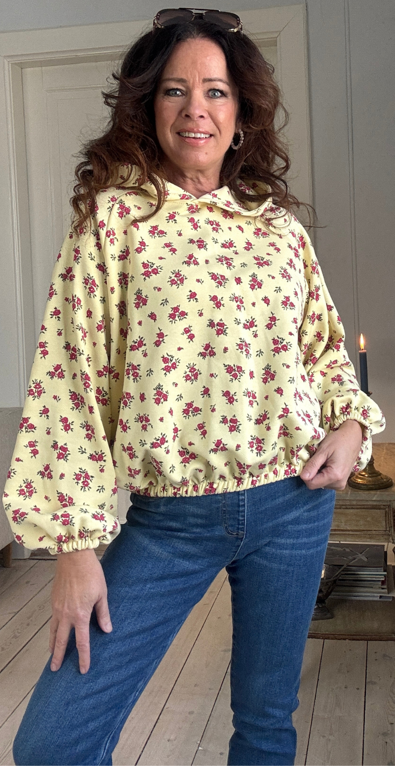 Severine bluse med hætte og blomsterprint lemon LikeLondon