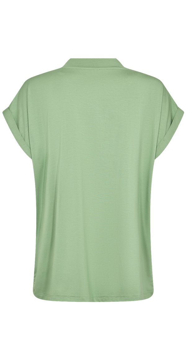 Sophia T-shirt med v-hals og opsmøg på ærmet lysgrøn bagfra