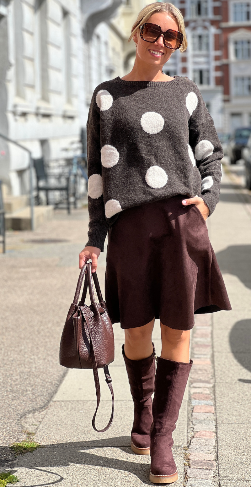 Jessie strik med store prikker brun LikeLondon
