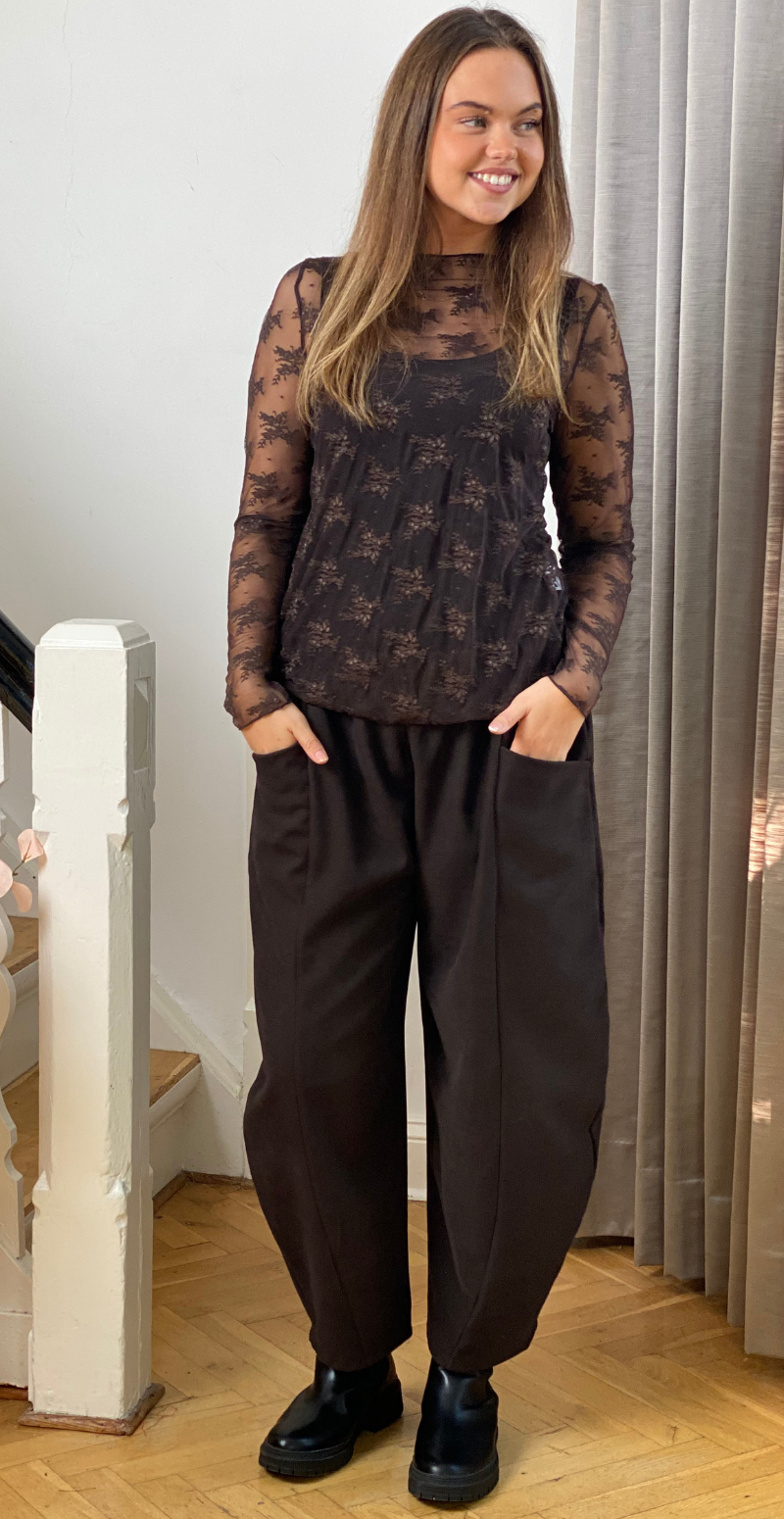 Thea langærmet blondebluse med broderi brun LikeLondon