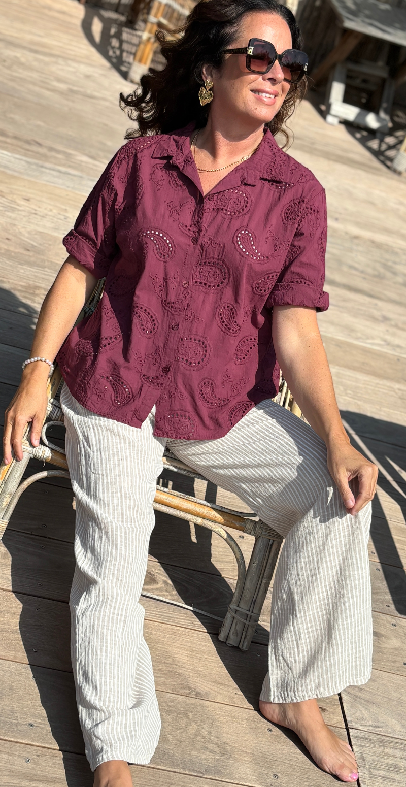 Isobel bluse med 3/4 ærmer og broderi anglaise wine LikeLondon