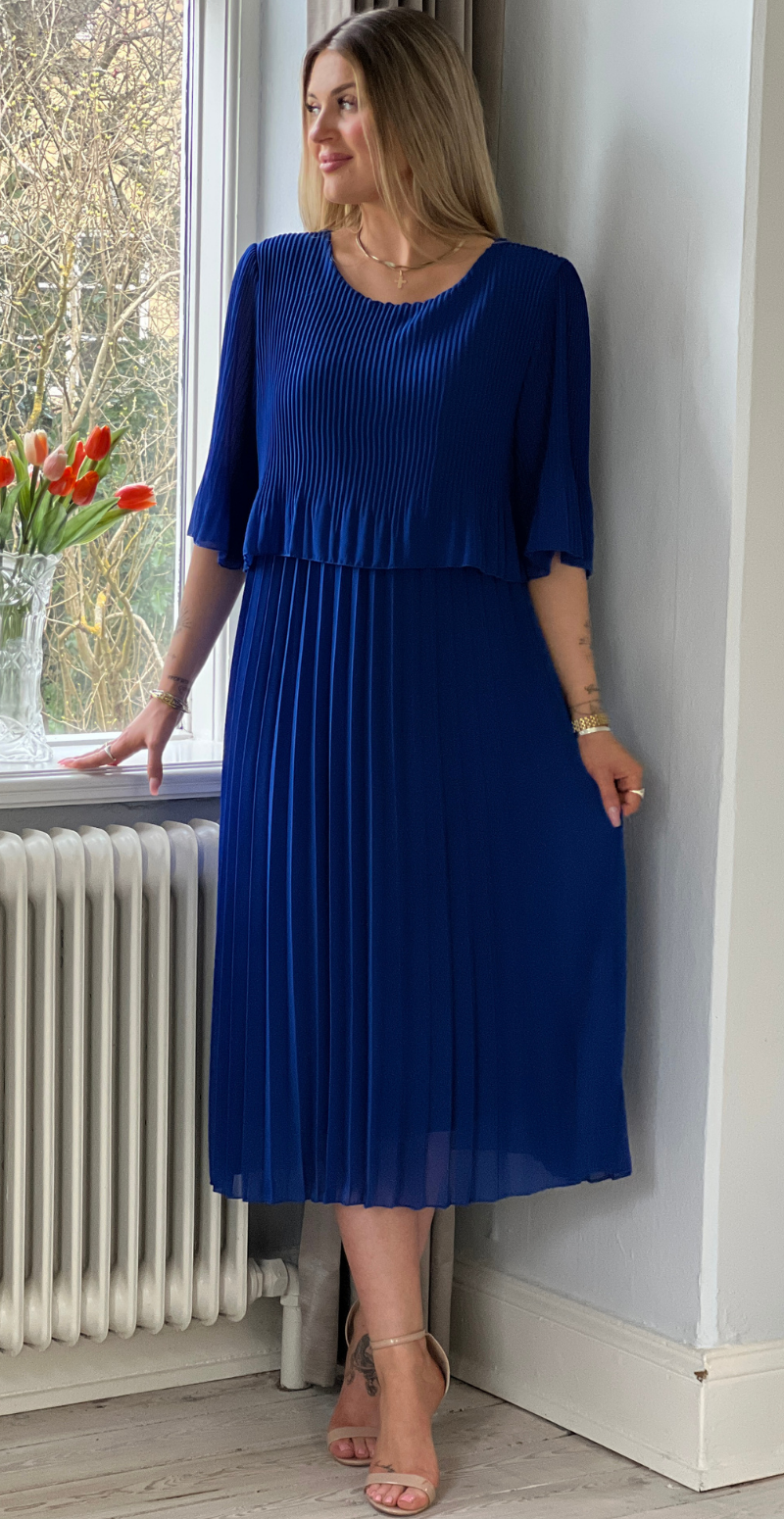 Forudbestil uge 15 Carmen plisseret kjole med elastik i taljen royal blue LikeLondon