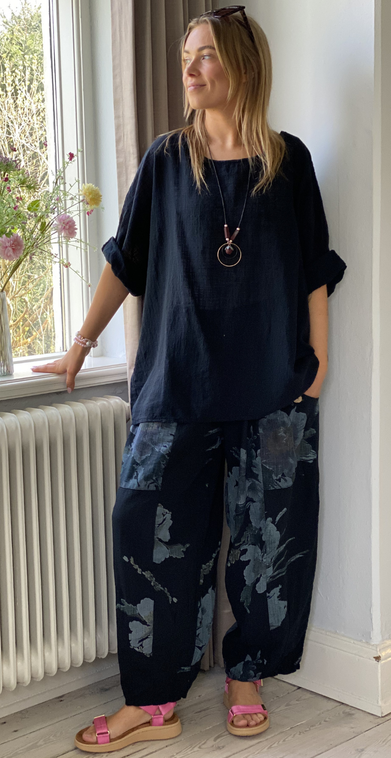 Forudbestil uge 18 Alida bluse med vidde og halskæde sort LikeLondon