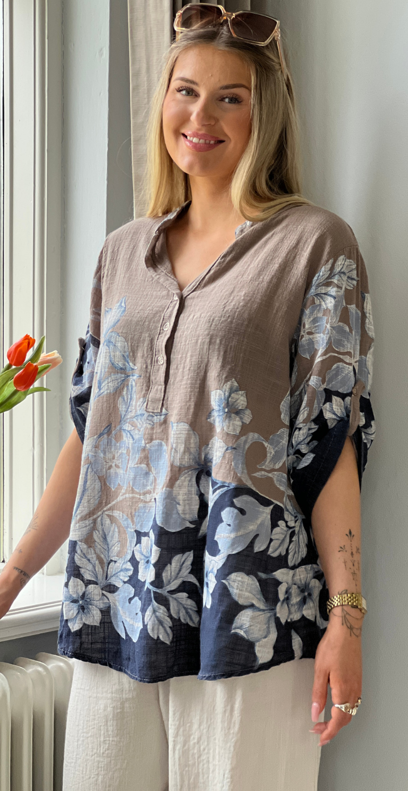 Bonnie bluse med stolpelukning og blomsterprint fango LikeLondon