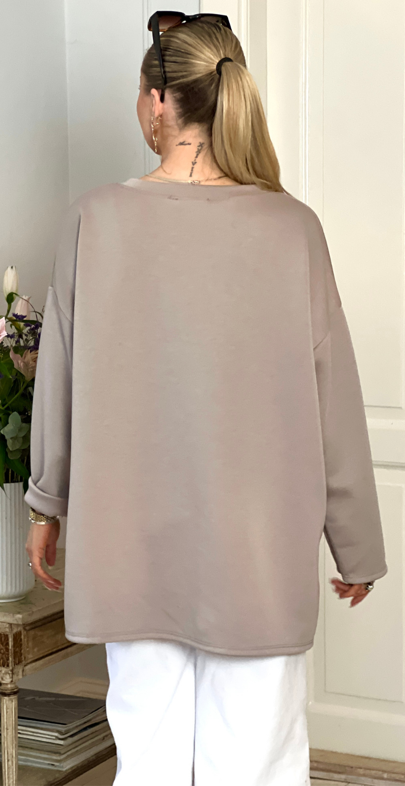 Forudbestil uge 9 Wanda sweatshirt med rund hals og "ciao" fango LikeLondon