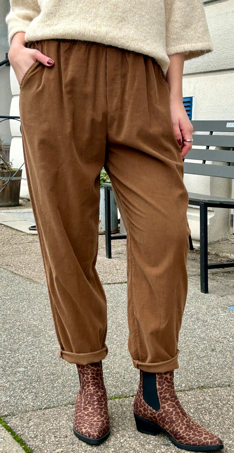 Forudbestil uge 4 Erin fløjlsbukser med lommer og elastik i taljen noce LikeLondon