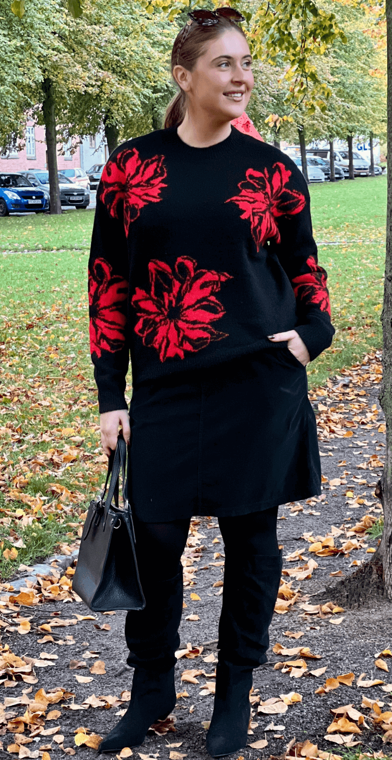 Omea strikbluse sort