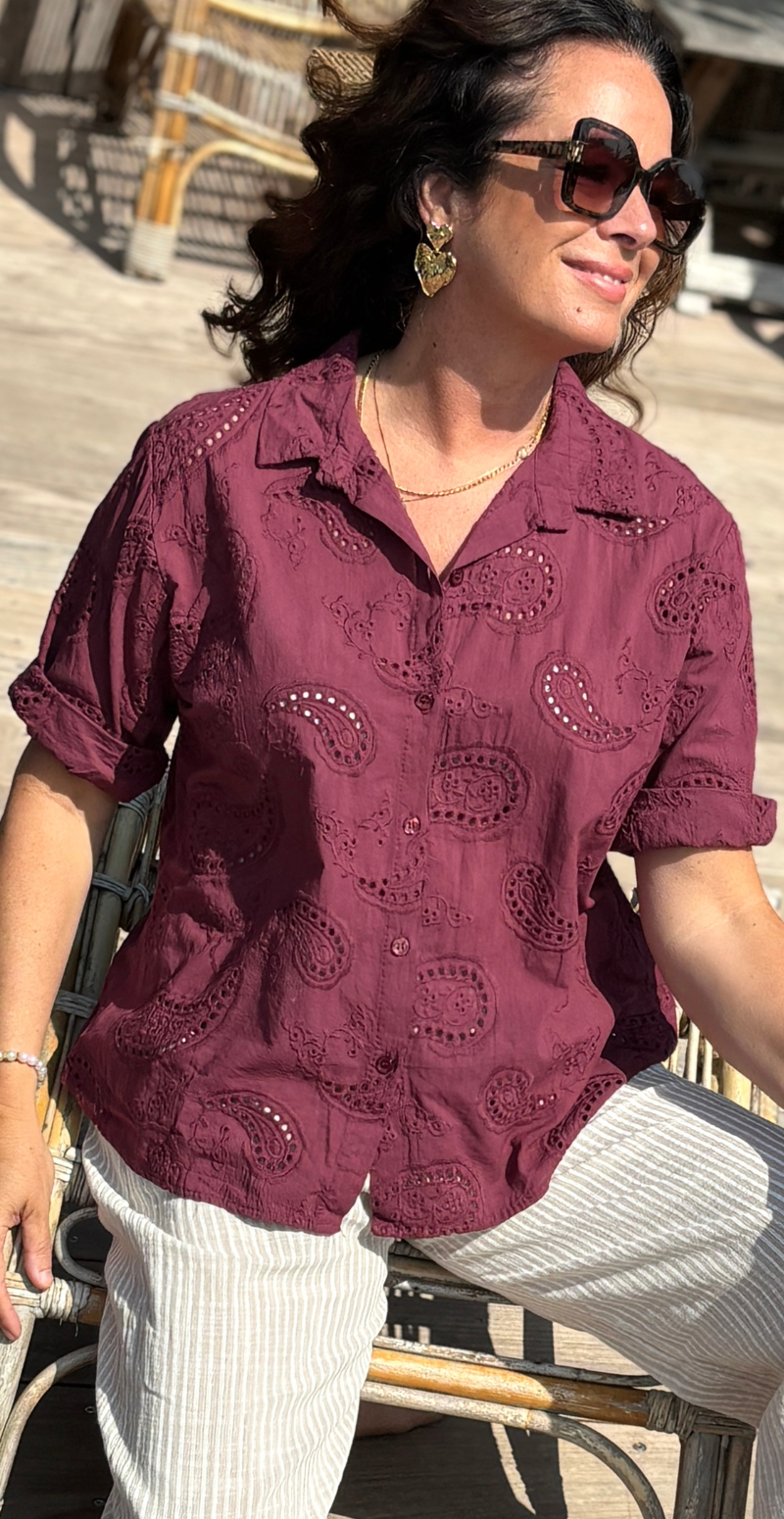 Isobel bluse med 3/4 ærmer og broderi anglaise wine LikeLondon