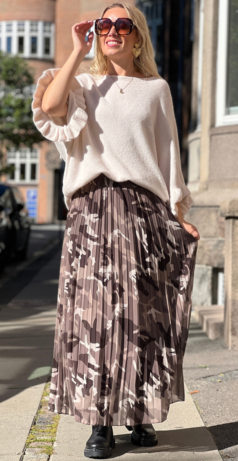 Robyn plisseret nederdel med camouflage print fango LikeLondon