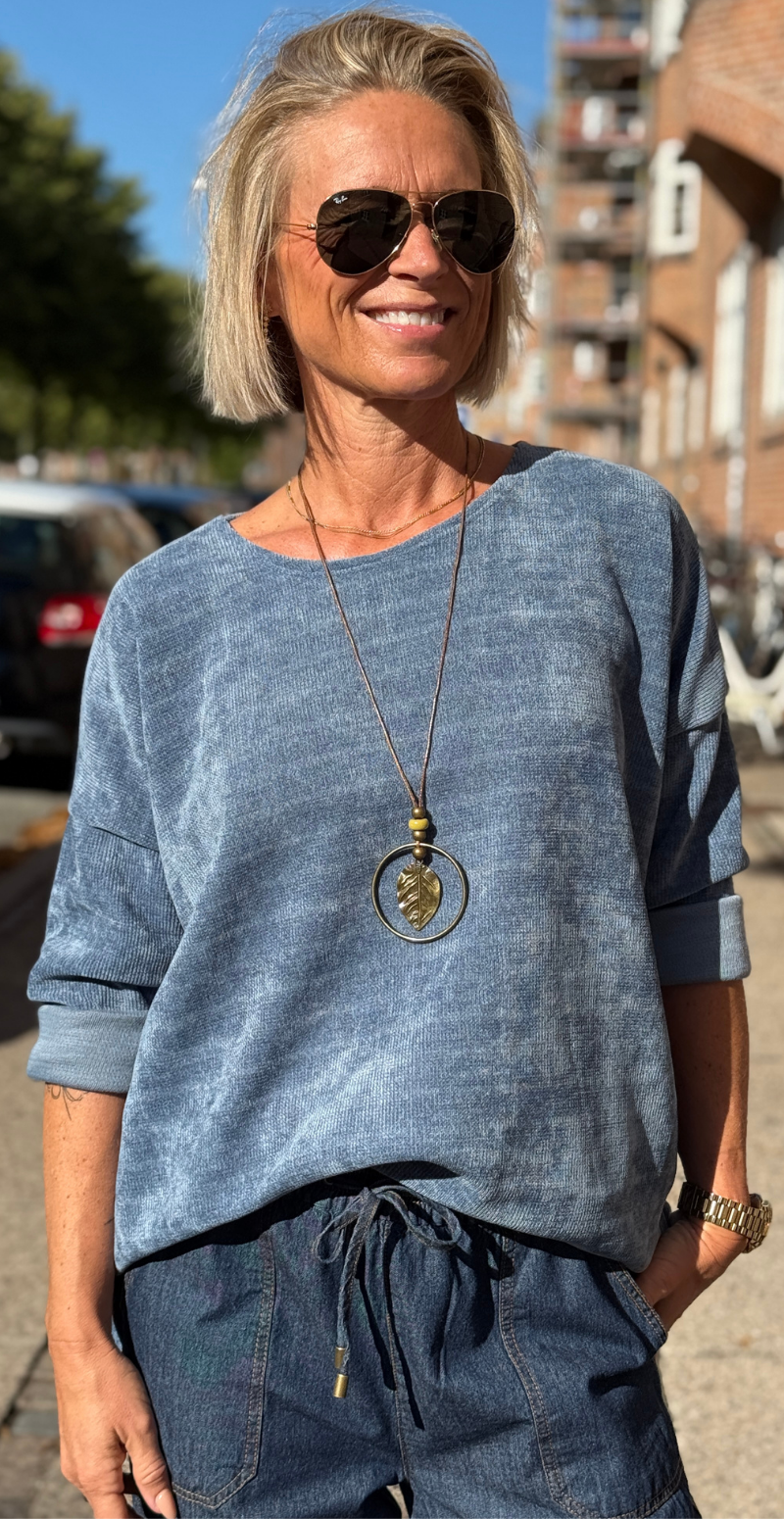 Maren bluse i velour og halskæde jeans LikeLondon