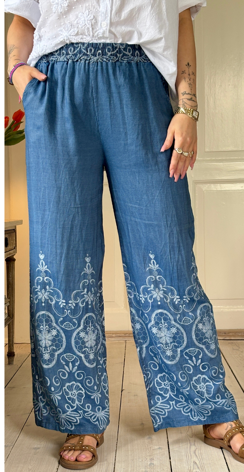 Candie denimbukser med broderiprint dark jeans LikeLondon