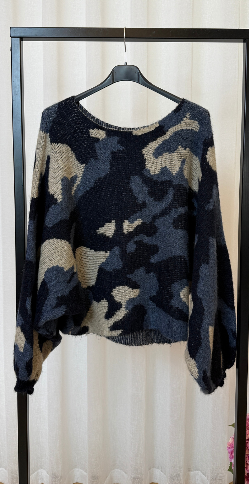 Mynthe uldstrik med ballonærmer og camouflage navy LikeLondon