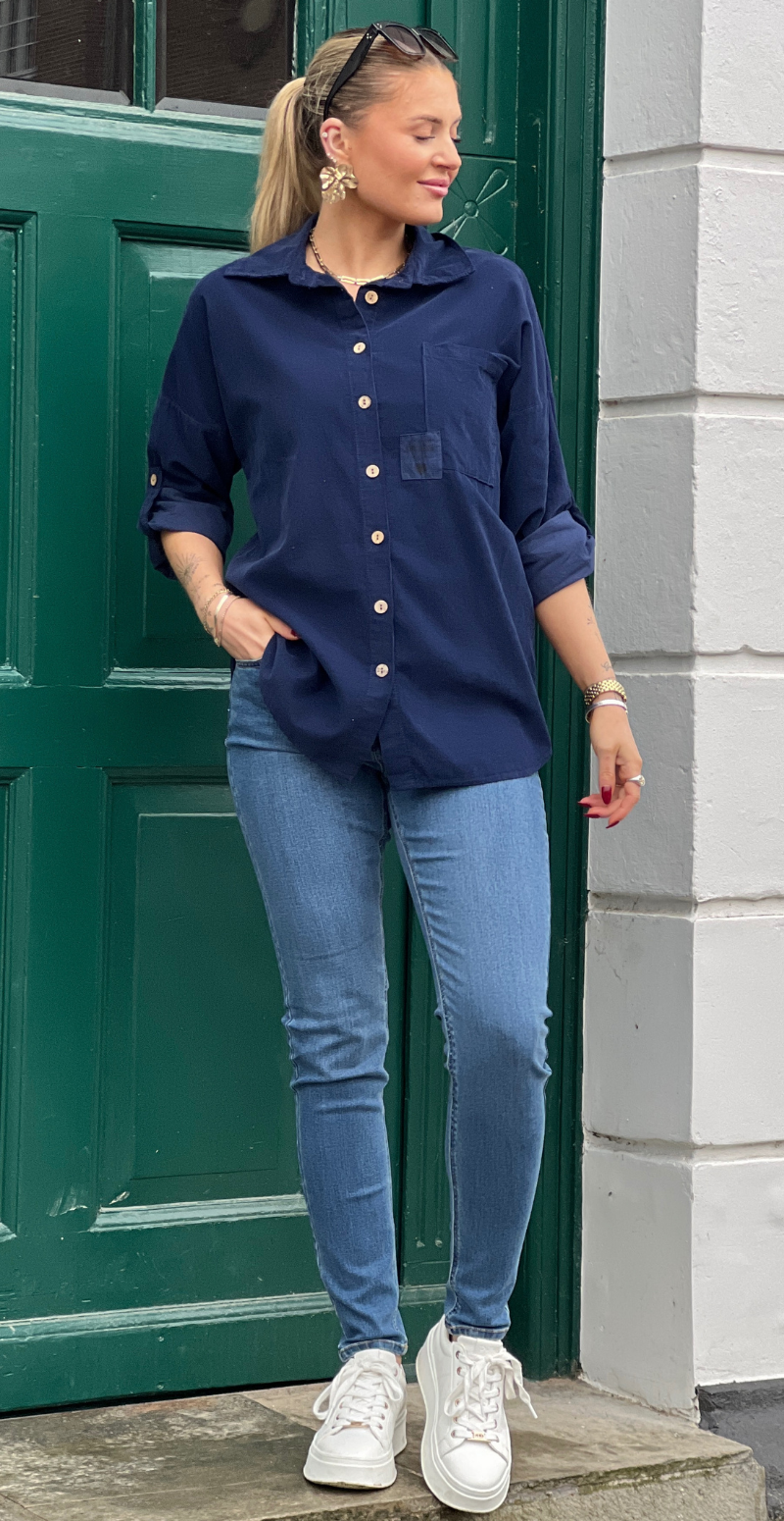 Venia fløjlsskjorte med lomme navy LikeLondon
