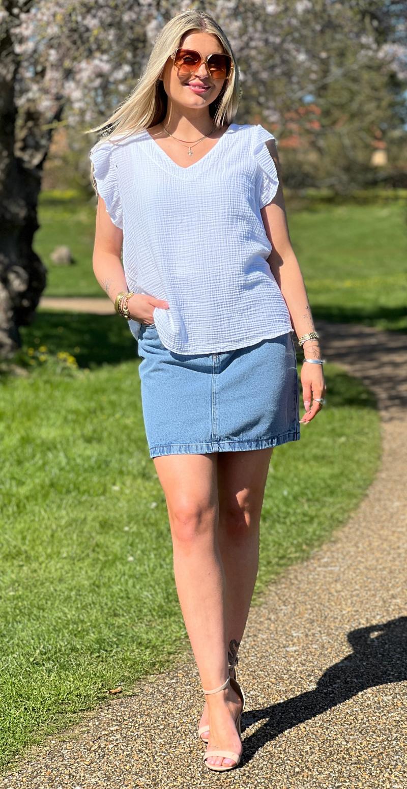 Hollie bluse med v-hals og flæsekant hvid LikeLondon