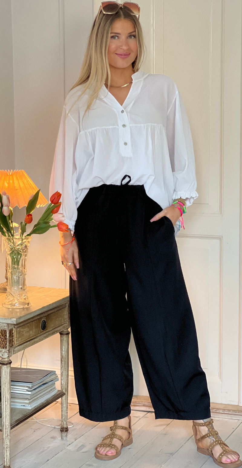 Romy bukser med vidde og bindebånd i taljen sort LikeLondon