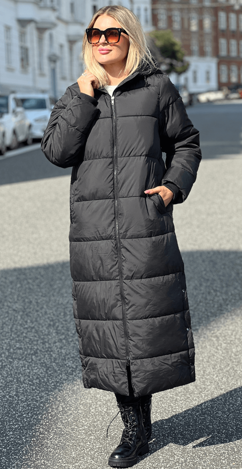 Liva frakke med hætte sort LikeLondon