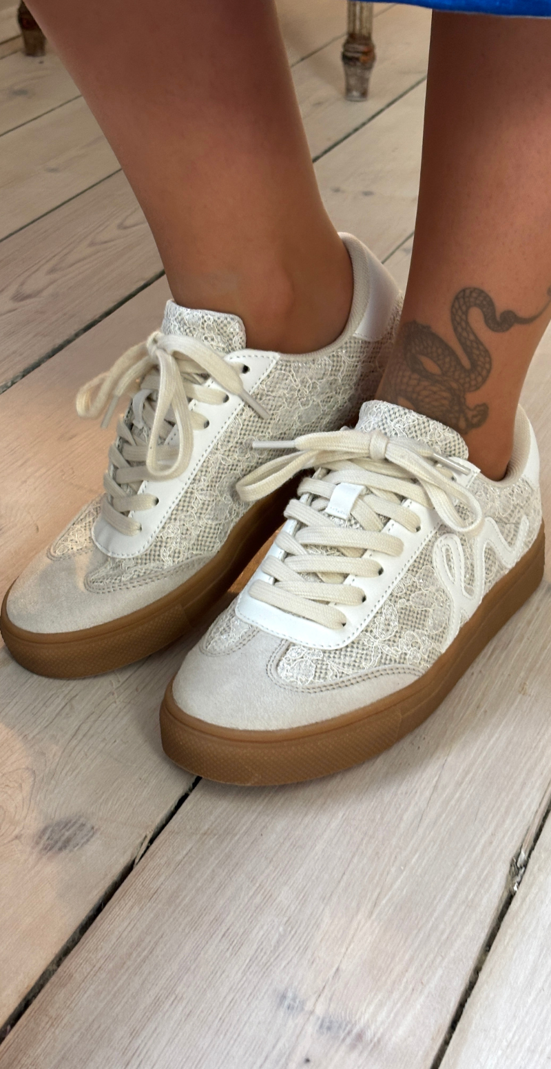 Sneaker i retrolook med snøre beige Duffy