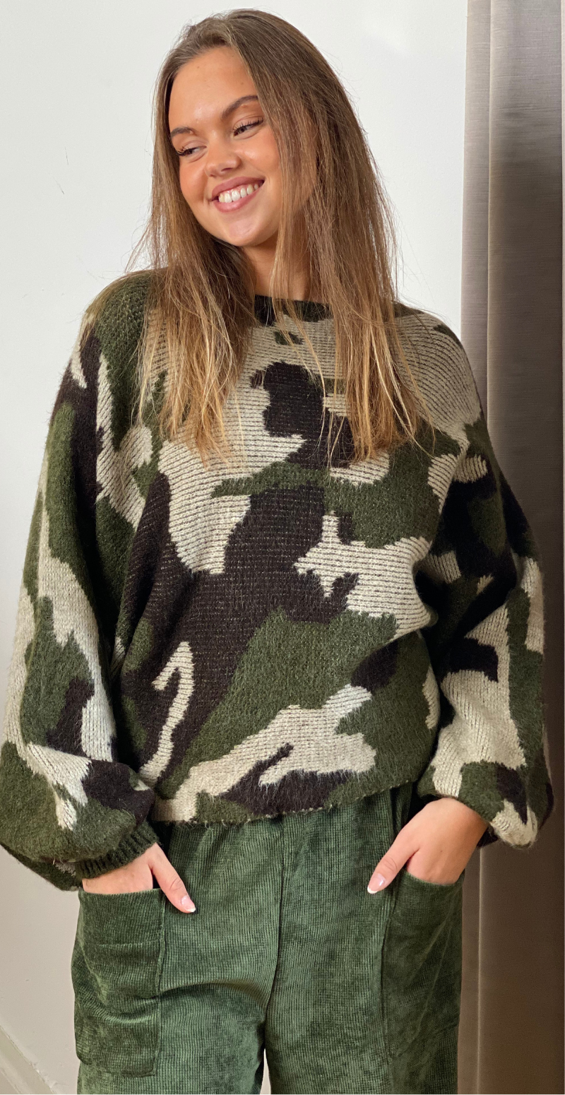 Mynthe uldstrik med ballonærmer og camouflage military LikeLondon