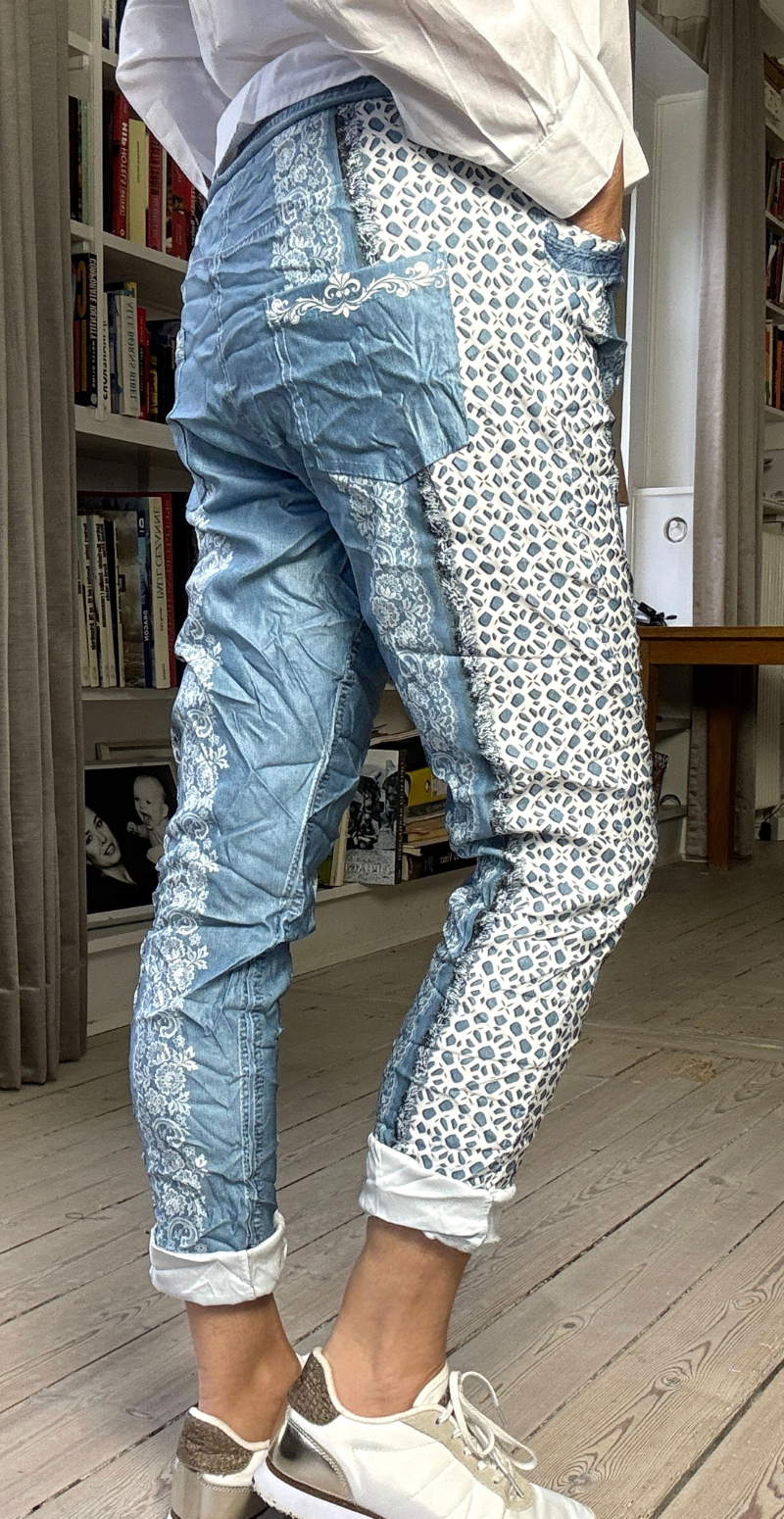 Forudbestil uge 8 Sisse bukser med blondemønster blå/blonder LikeLondon