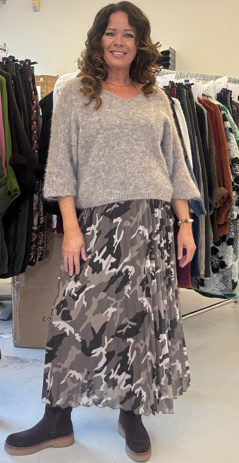 Robyn plisseret nederdel med camouflage print fango LikeLondon