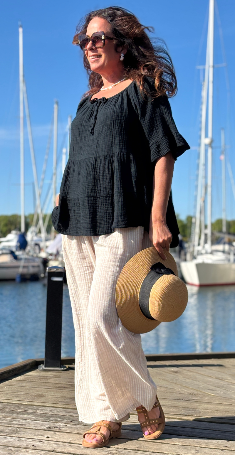 Forudbestil uge 21 Marilyn bluse med bred halsudskæring og bindebånd sort LikeLondon