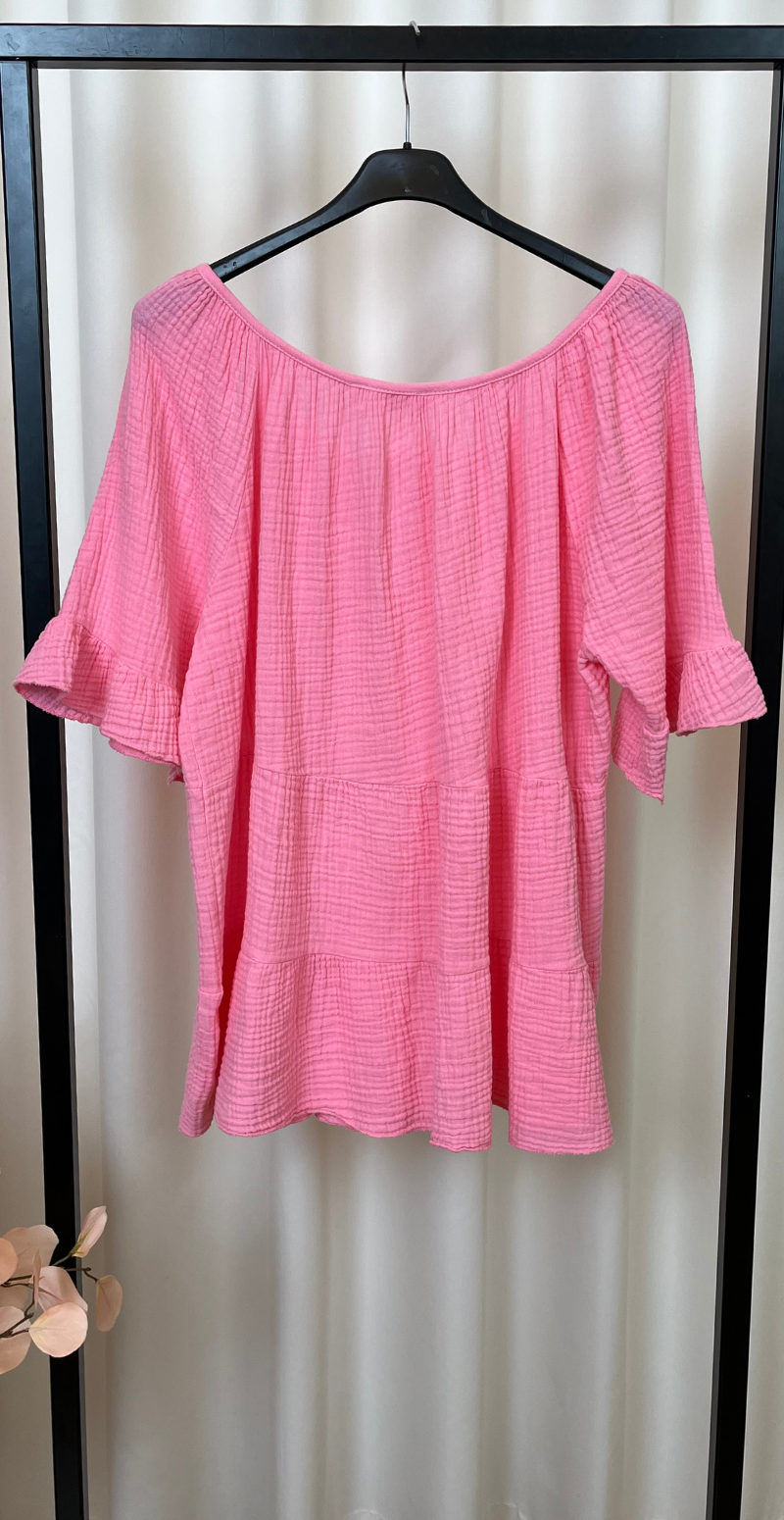 Marilyn bluse med bred halsudskæring og bindebånd pink LikeLondon