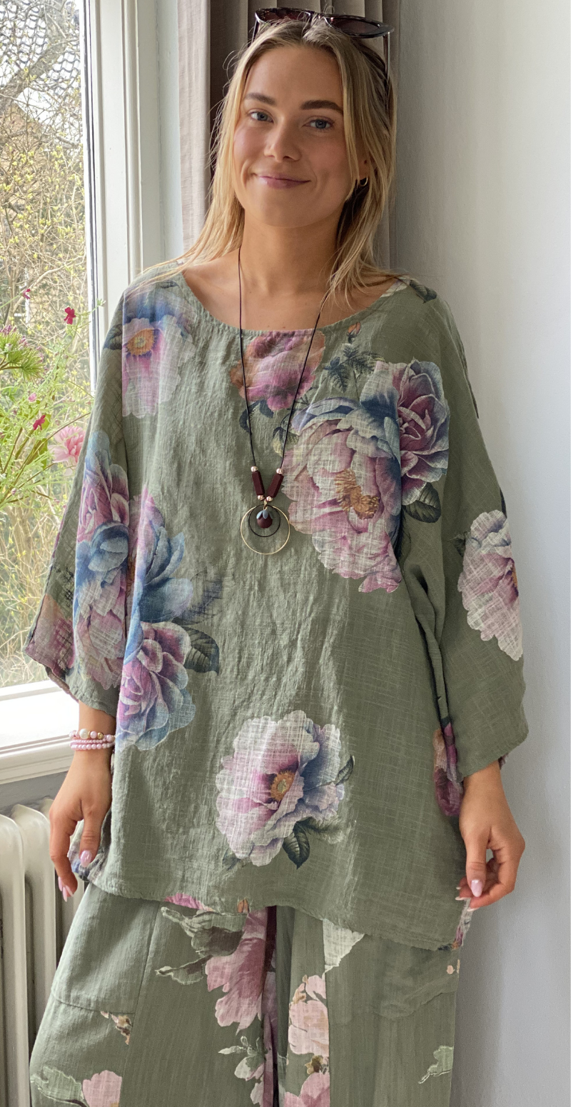 Forudbestil uge 18 Feodora blomstret bluse med vidde og halskæde khaki LikeLondon