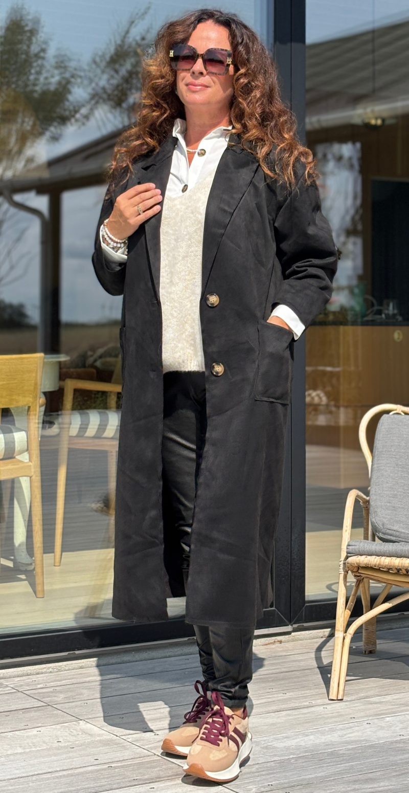 Kamella lang jakke i ruskindslook med knapper sort LikeLondon