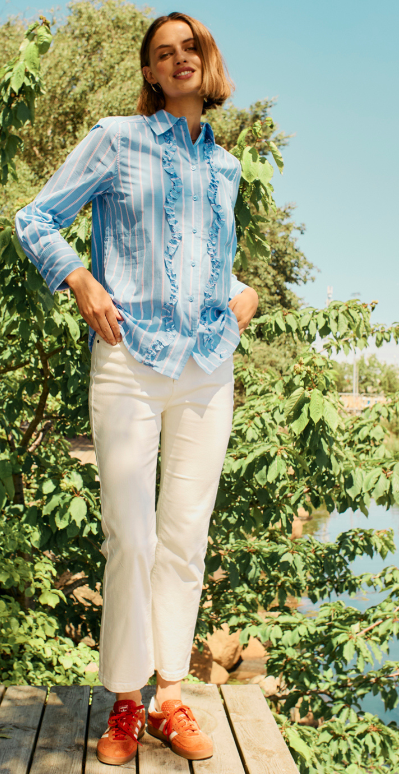 Sirana bluse med frynsedetaljer og striber chambray blue w. star off-white