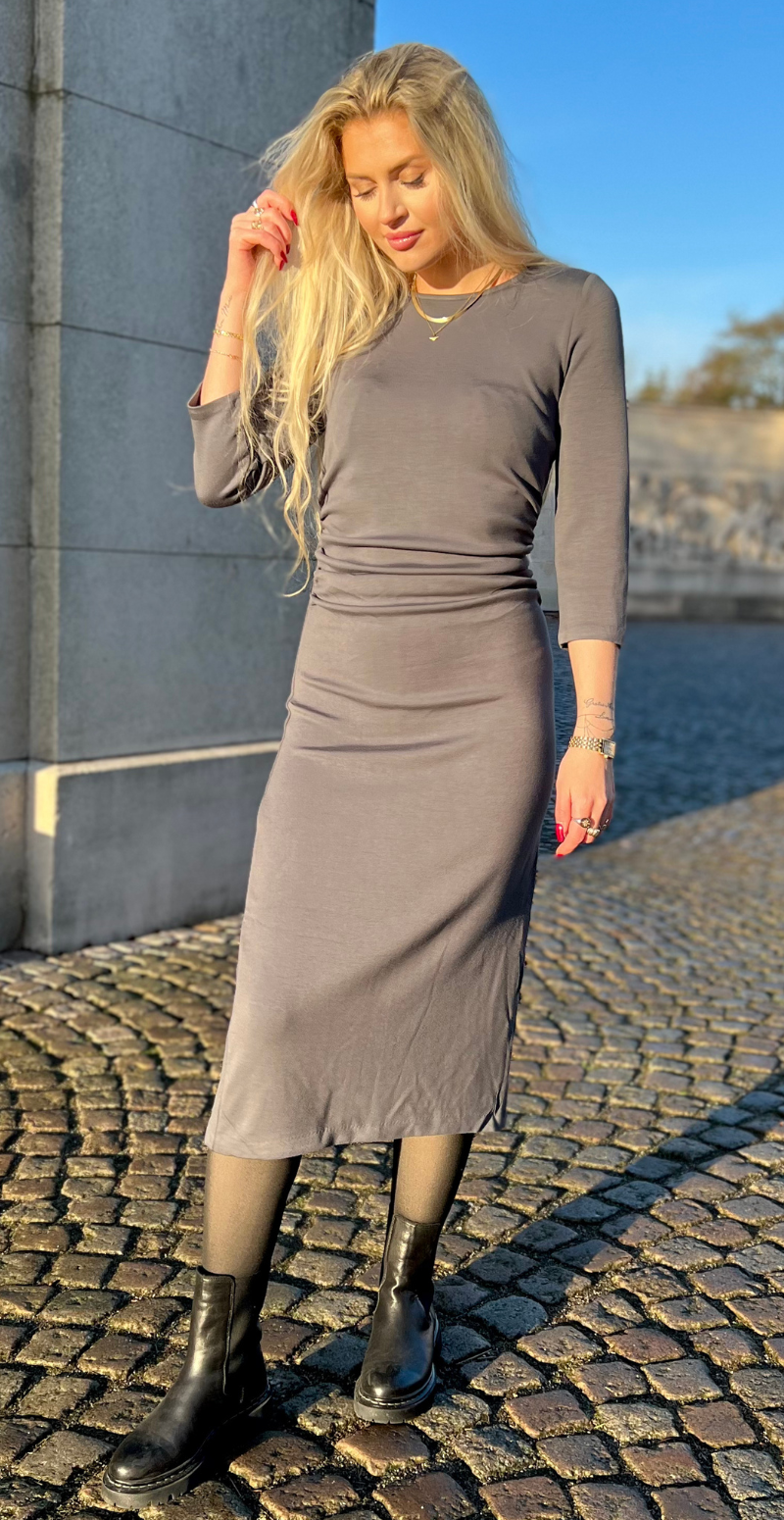 Malina klassisk kjole grå