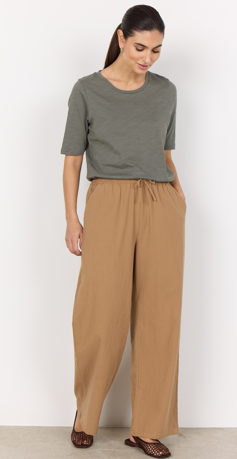 Sally buks med lige ben og lommer desert brown Likelondon