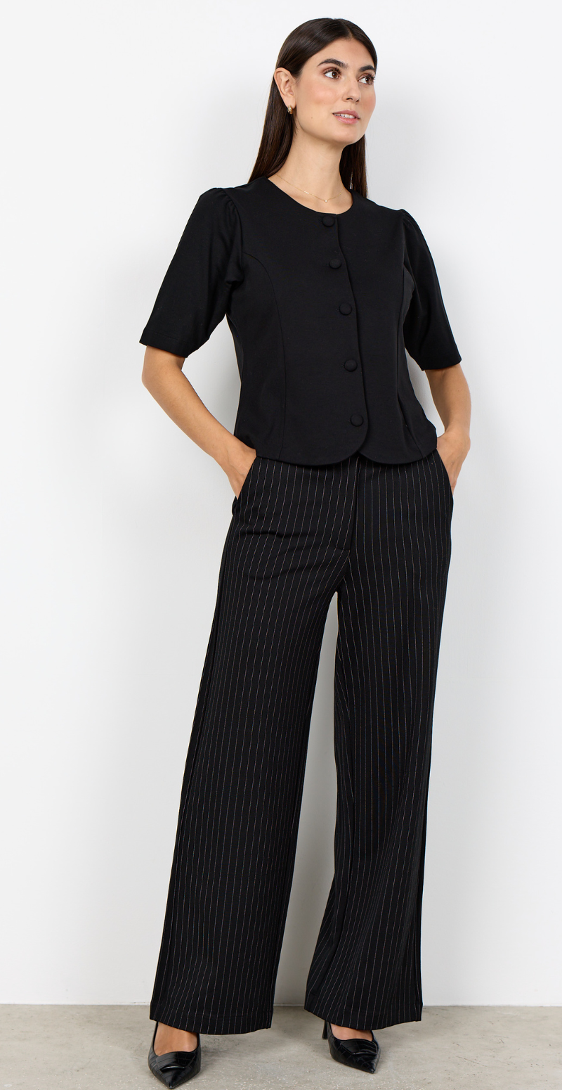 Esme figursyet bluse med betrukne knapper sort LikeLondon