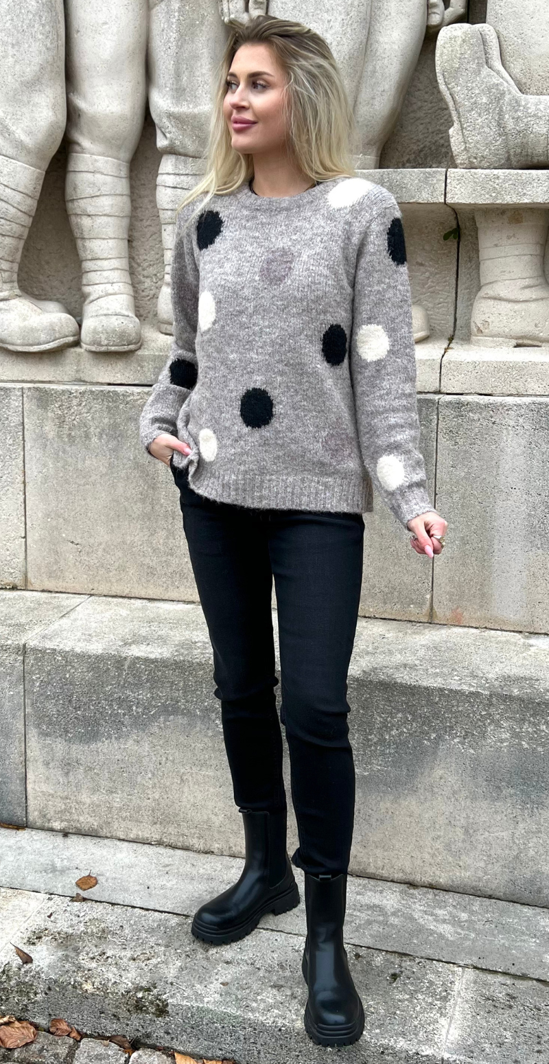 Louisa pullover desert taupe w. black