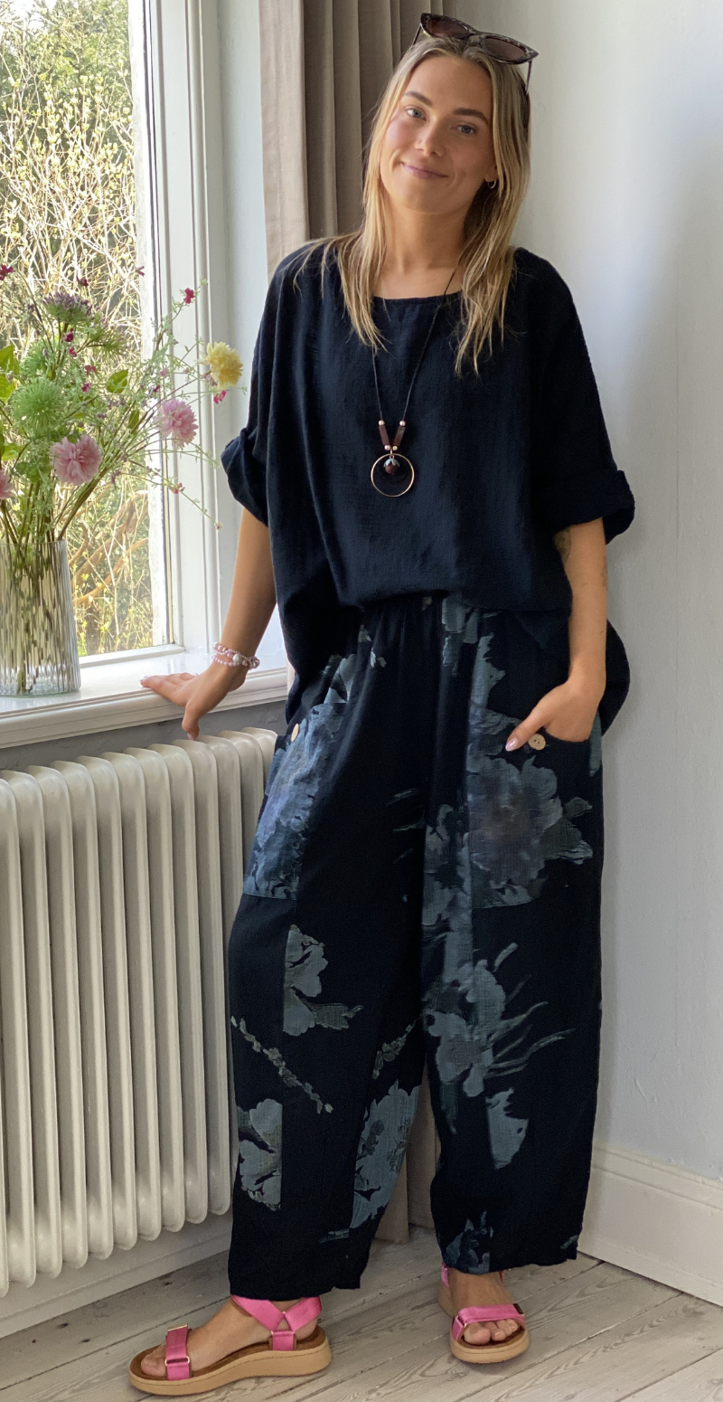 Forudbestil uge 18 Alida bluse med vidde og halskæde sort LikeLondon