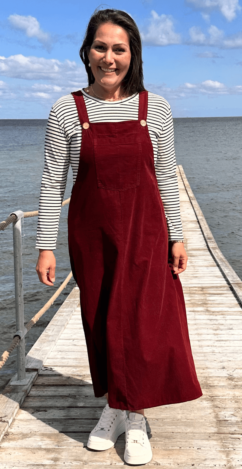 Camelia spencer i fløjl med lomme og træknapper bordeaux LikeLondon By Christina