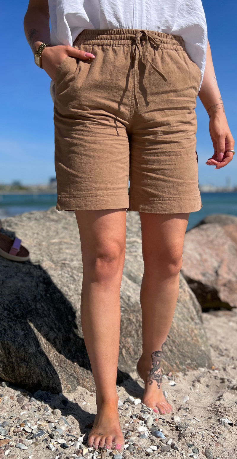 Sally shorts med elastik og lommer desert brown