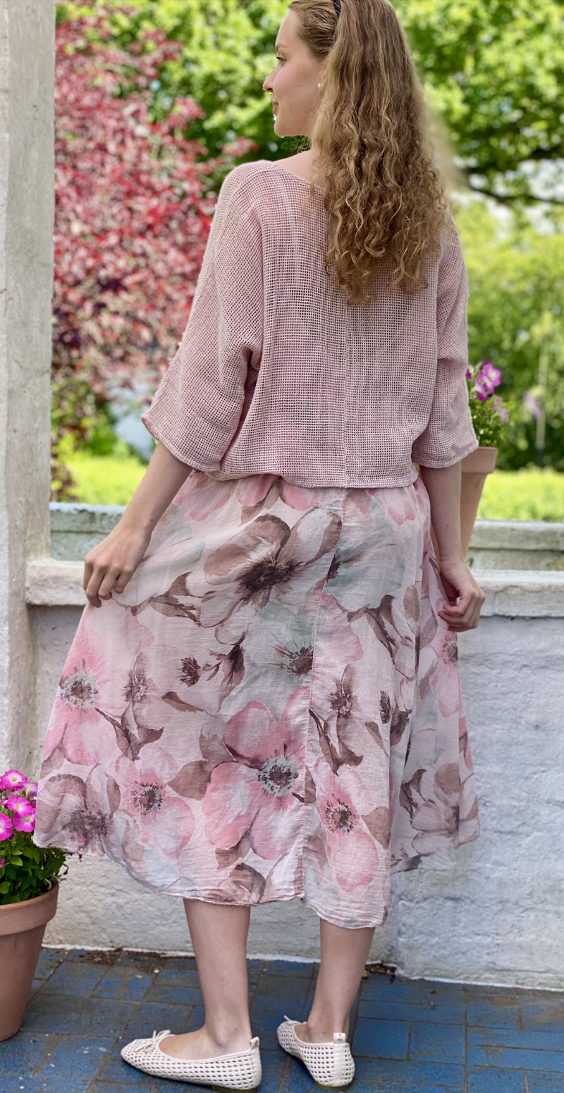 Ophelia kjole med blomsterprint og tynde stropper med tilhørende bluse pink LikeLondon
